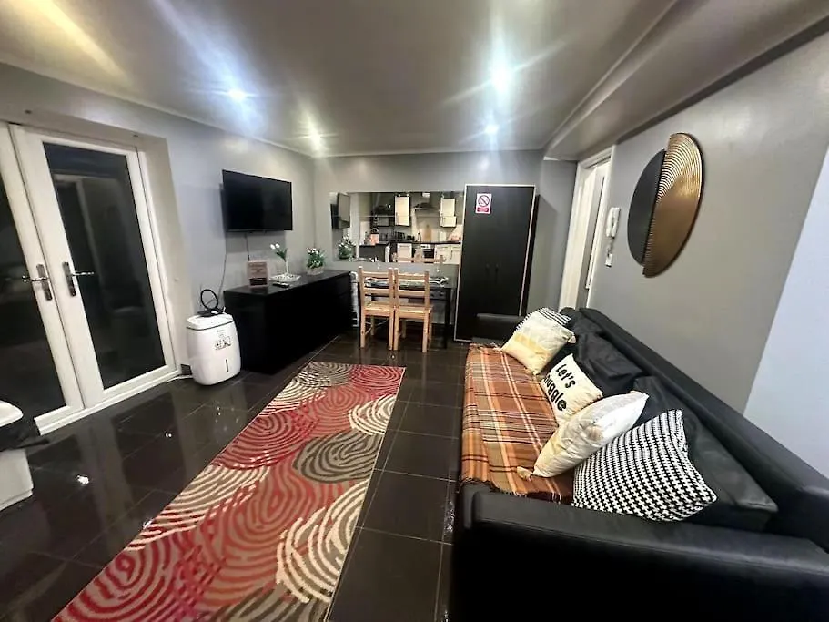 1 Bedroom Flat In Cardiff Center Apartman