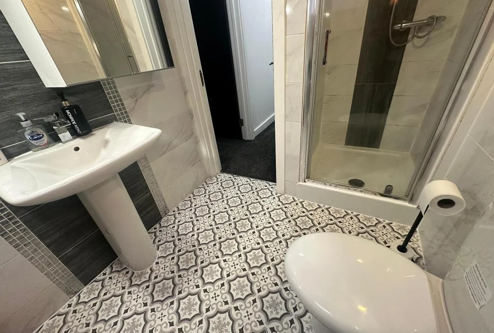 1 Bedroom Flat In Cardiff Center Apartman
