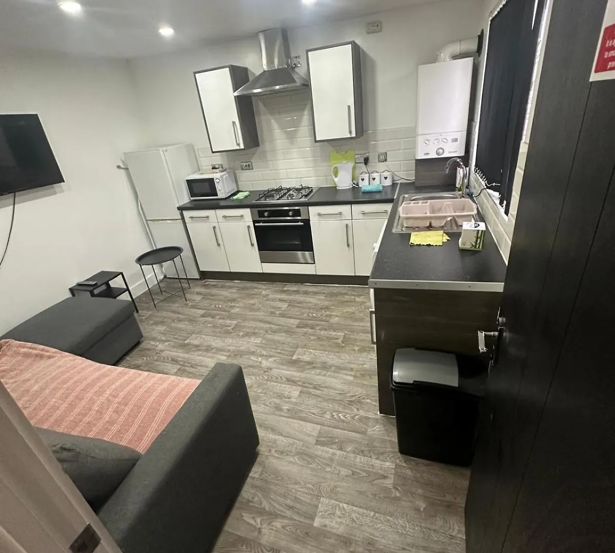 1 Bedroom Flat In Cardiff Center